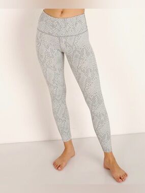 Varley Estrella Leggings in a gray snakeskin colorway. Size Small